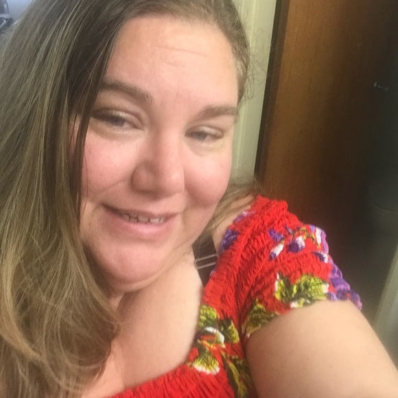 Meet your Posher, Amanda - Picture 2 of 5